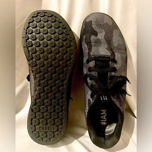 WOMEN'S CAMO NOBULL Trainer size 8 1/2.